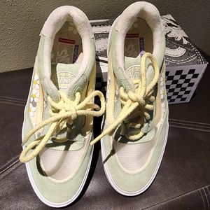 Women's Vans Wayvee size 8